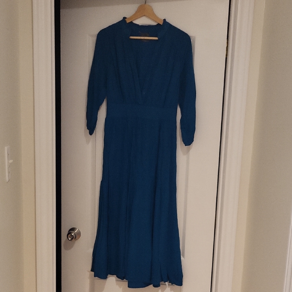 89th & Madison Blue Long Sleeve Plunge Gown